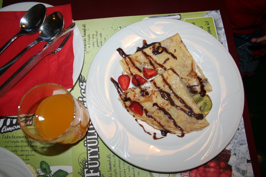 IMG_7223.JPG - Wojtka ukochane naleśniki. Tylko trzeba zabrać truskawki!