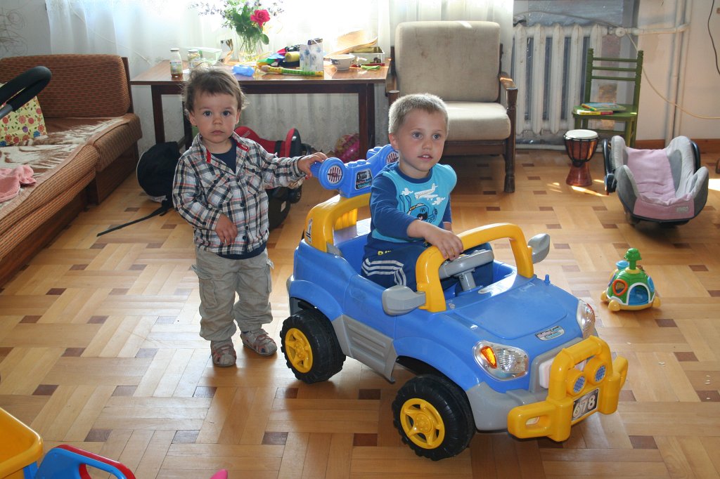 IMG_7603.JPG - . . .  ale mały Darocha go ubiegł.