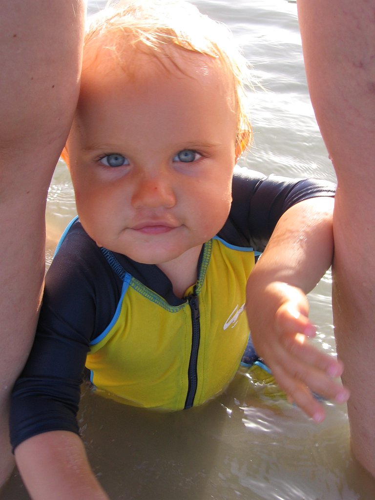 IMG_0308.JPG - Podoba mi się w tej wodzie!