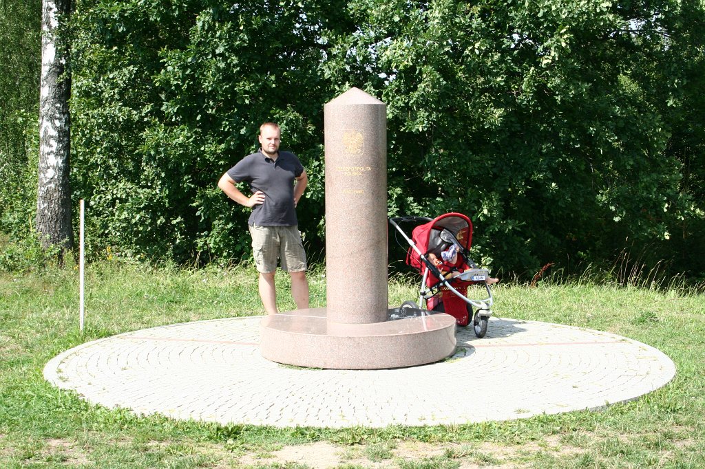 IMG_8945.JPG - Trójstyk granic - Rosja, Litwa, Polska. Adaś na Litwie. Tatuś w Rosji(!)