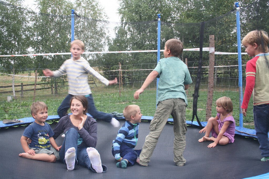 IMG_0045.JPG - Ile dzieci pomieści ten batut?