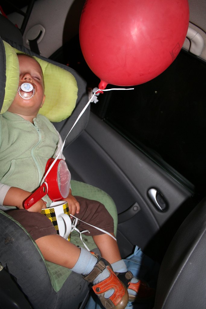 IMG_0280.JPG - Padłem . . . z balonem, sitkiem i kubeczkiem :)