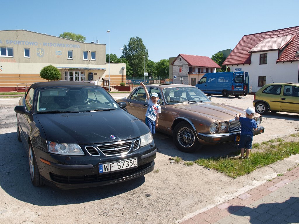 2014-05-23_P5239273.JPG - Adaś, nie ruszaj kotka :)