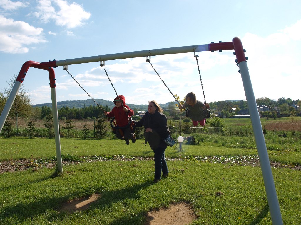 2014-05-04_P5049100.JPG - Ale się huśtamy!