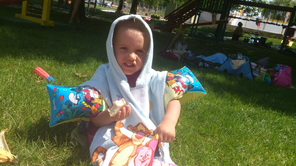 2014-06-19_14-18_DSC_0943.jpg - Jemy kanapkę