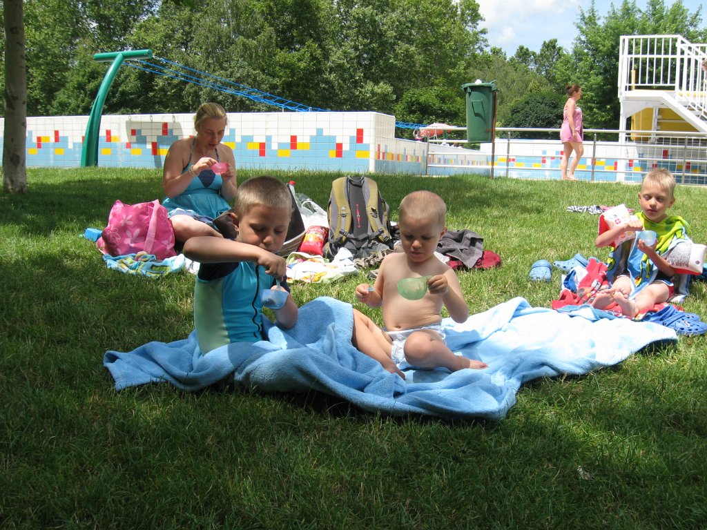 2014-06-21_13-09_IMG_1526.jpg - Cała wycieczka je ice'n'go . . . .