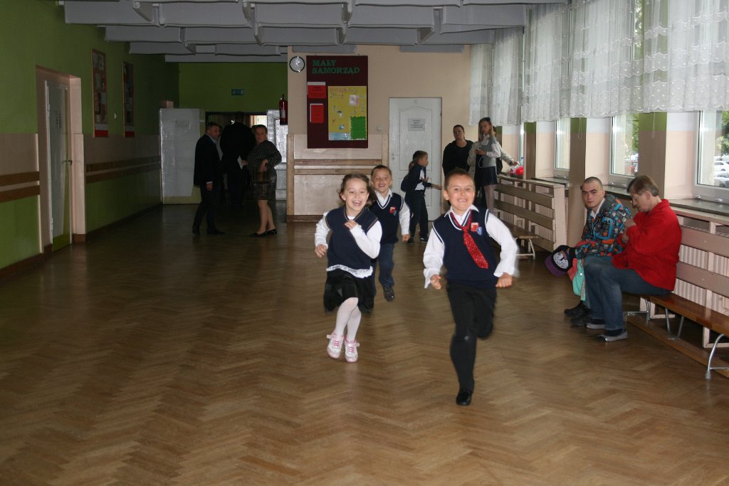 2014-09-01_IMG_0945.JPG - Rozrabiają na przerwie :)