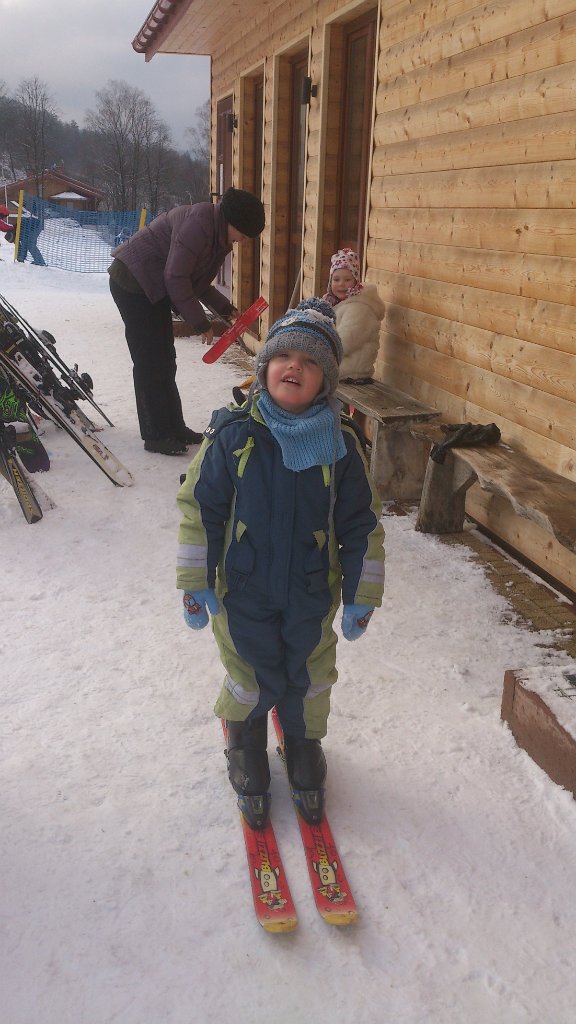 2015-01-27_12-31_DSC_0199.jpg - Adaś pierwszy raz na nartach