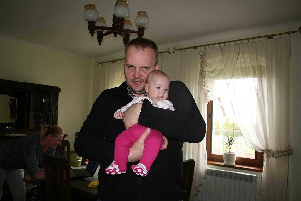 IMG_2686.JPG - Wujek też chce potrzymać!