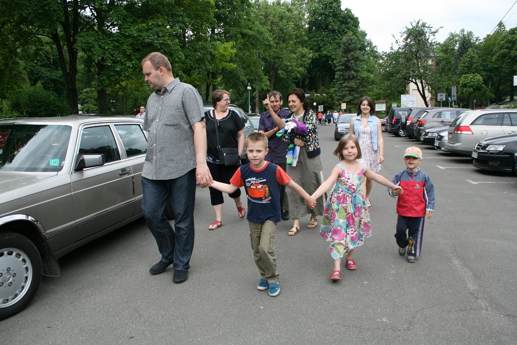 IMG_3375.JPG - Tatuś ogląda mercedesa