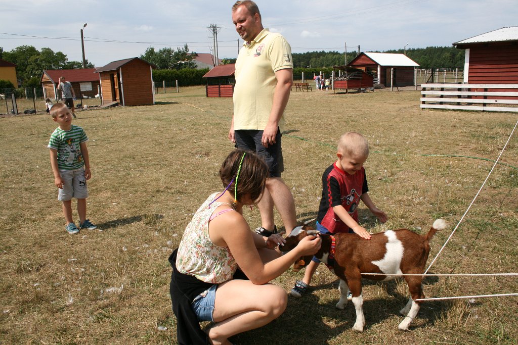 IMG_4012.JPG - Widać, komu się kózka podoba :)