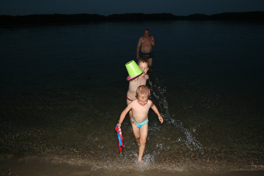 IMG_4430.JPG - Wojtek też Adasia chlup :)