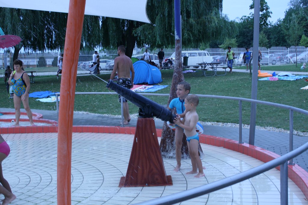 IMG_4720.JPG - Ognia! Eeee . . wody?