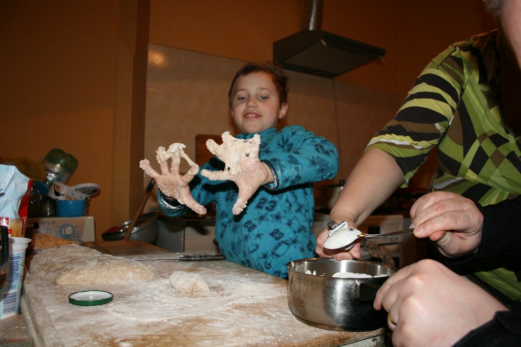 IMG_7633.JPG - A tak lepimy ciasto na ciasteczka