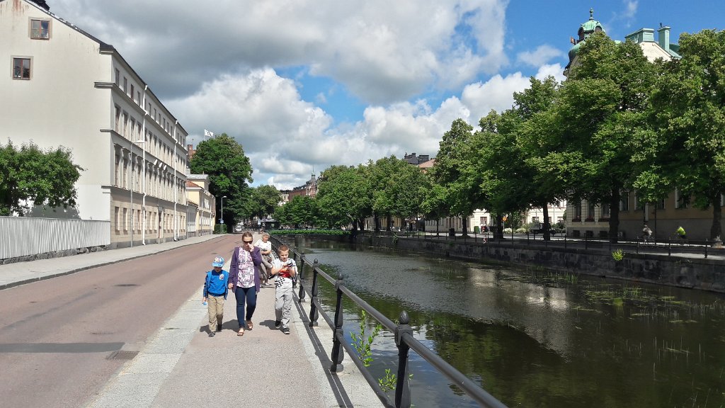 20170717_110401_Richtone(HDR).jpg - Uppsala - spacer nad rzeką